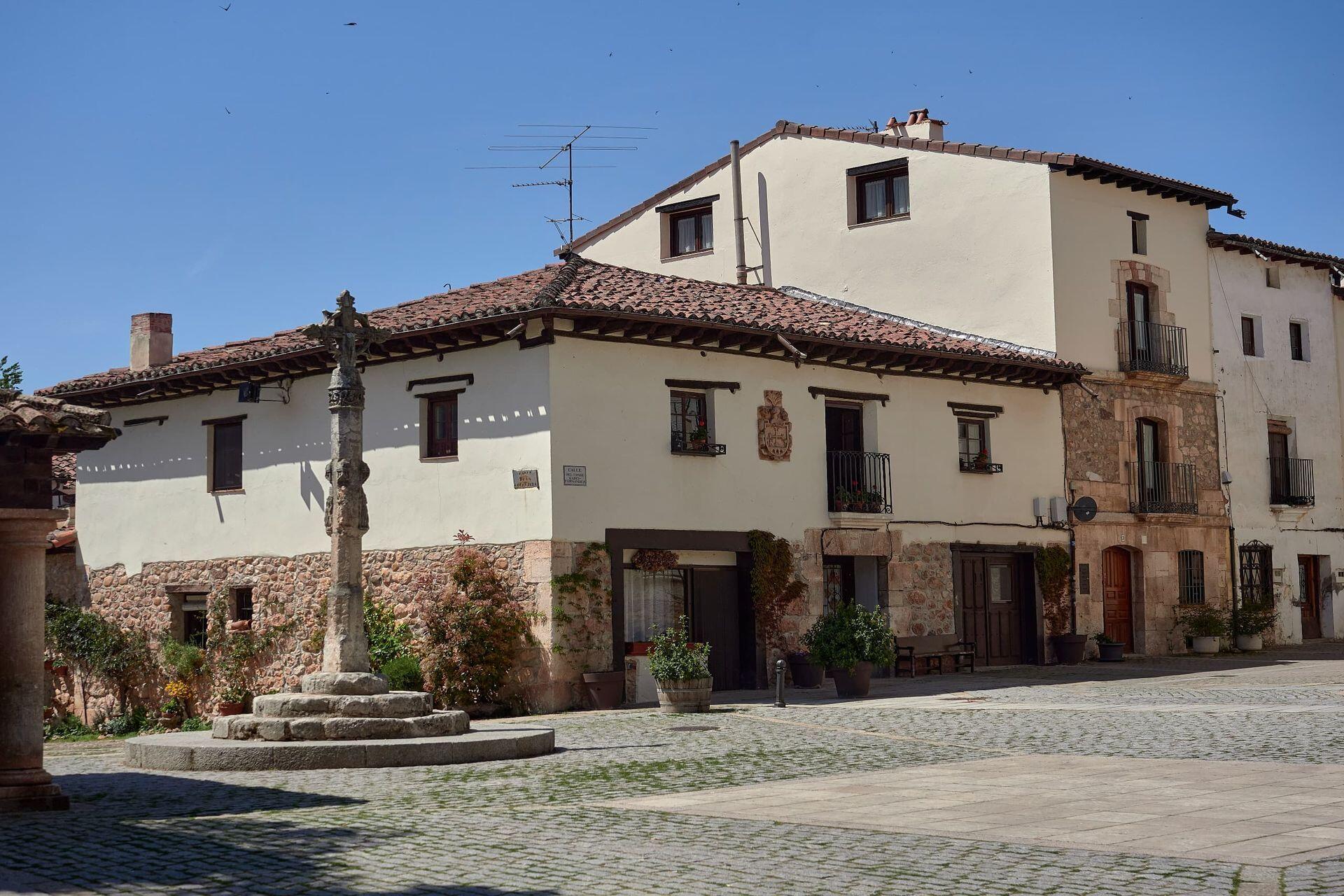 Plaza del crucero de Covarrubias